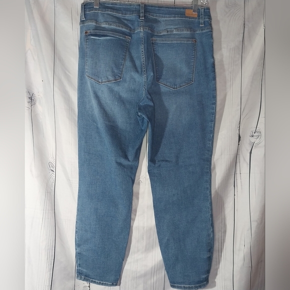 Judy Blue Slim Fit Stretch Jeans - Picture 2 of 12
